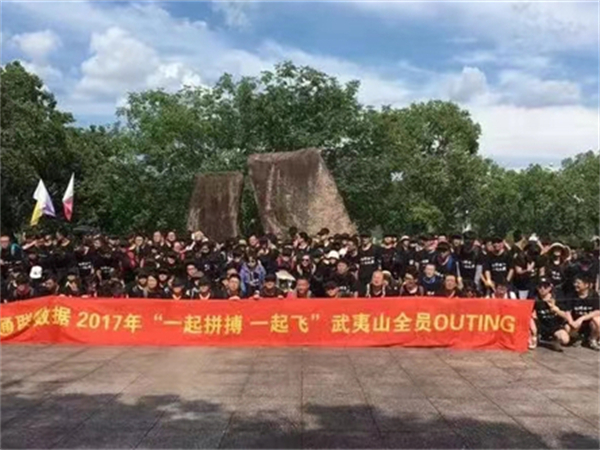 西安大學(xué)生男導(dǎo)游 在西安怎么可以找到私人導(dǎo)游最好是學(xué)生。